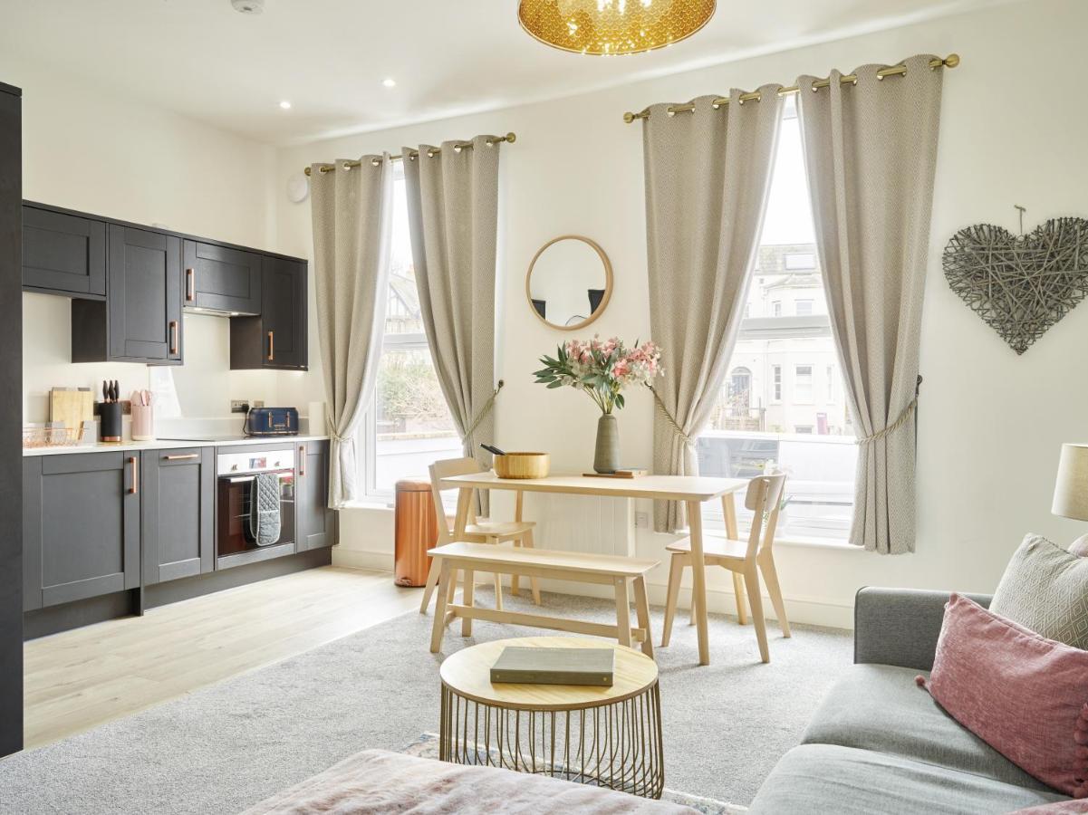 Curb Properties - Super 2 Bed Apartment 5 Min From Town Centre Cheltenham Exterior foto
