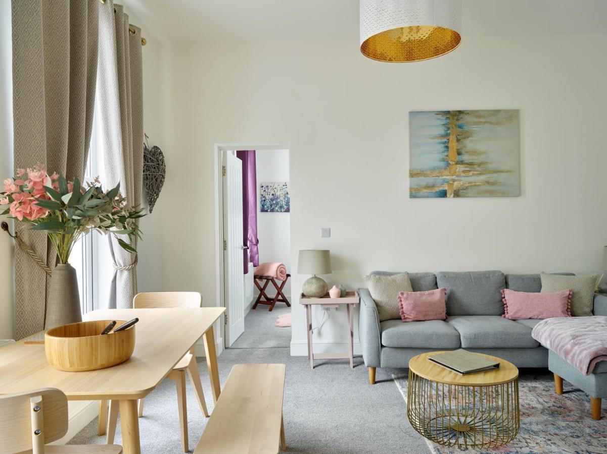 Curb Properties - Super 2 Bed Apartment 5 Min From Town Centre Cheltenham Exterior foto